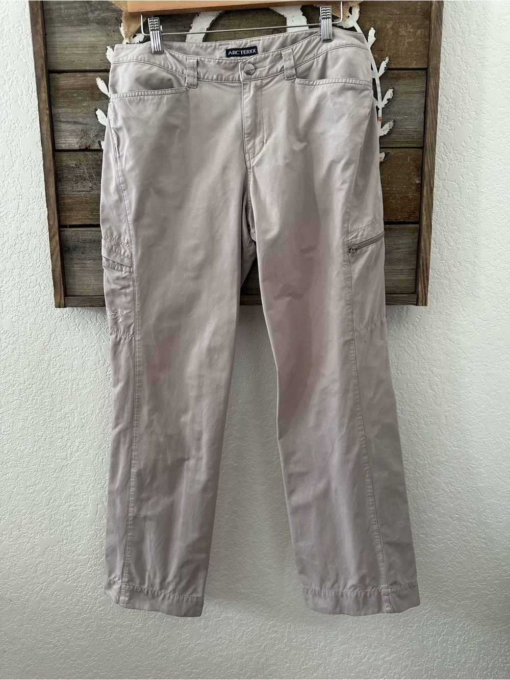 Arc'teryx Women’s Light beige tan Outdoor Cargo Pants cotton poly blend size‎ 10